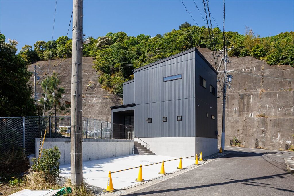 建物外観と駐車場