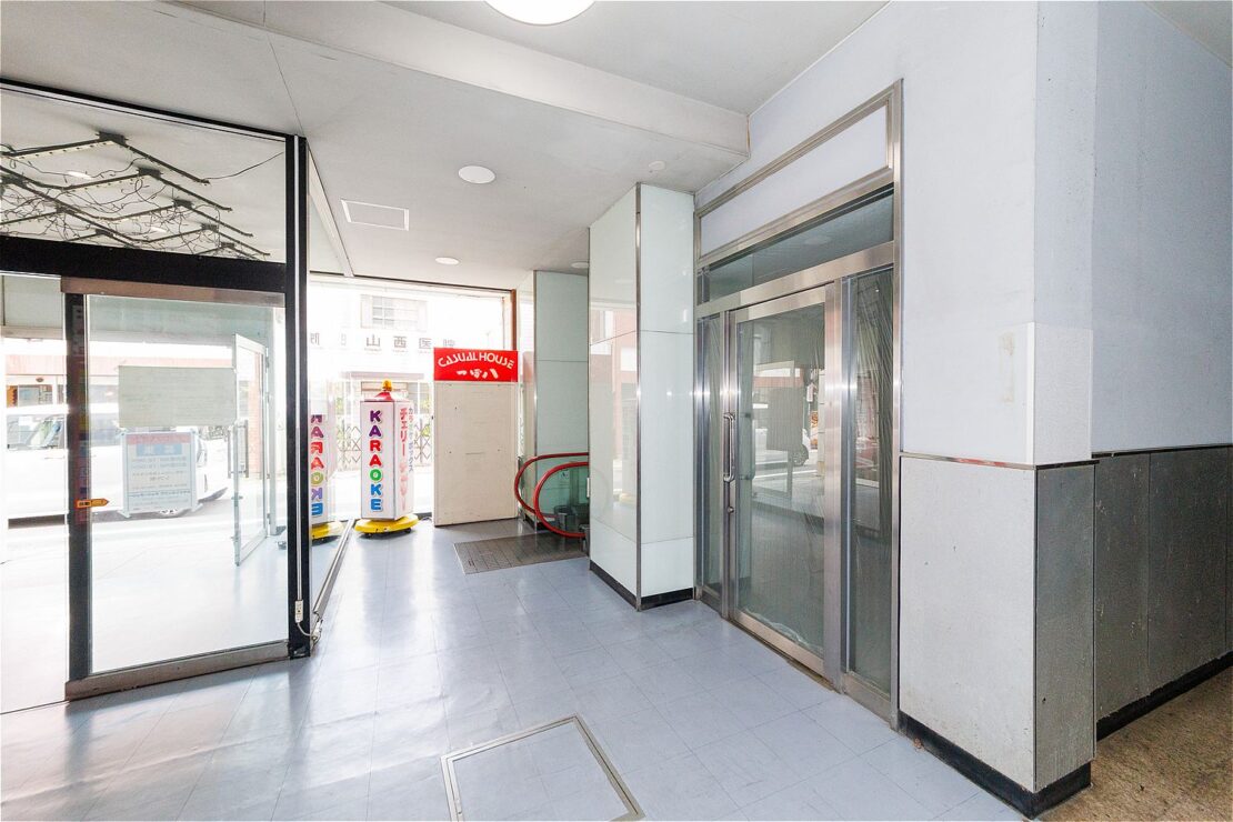 部屋外と入口
